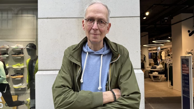 Johann Heinrich Alf arbeitet seit mehr als zwei Jahrzehnten in der Buchbinderei Bethel. Am &uuml;blichen Konsum kann er wegen seiner knappen Kassenlage nur bedingt teilhaben &ndash; so, wie viele andere Werkstatt-Besch&auml;ftigte. - &copy; Martin Krause