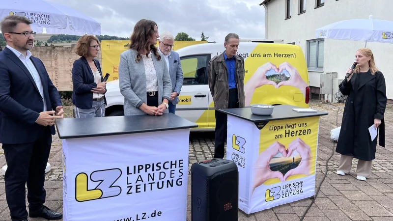 Die B&uuml;rgermeisterkandidaten Christian Sauter (von links), Josephine Dreier, Ralf Klemme und Jirka M&ouml;ller bekommen Fragen von LZ-Redakteurin Lorraine Brinkmann gestellt. LZ-Redakteurin Silke Buhrmester (Zweite von links) war mit dem Mikrofon unterwegs. - &copy; Seda Hagemann