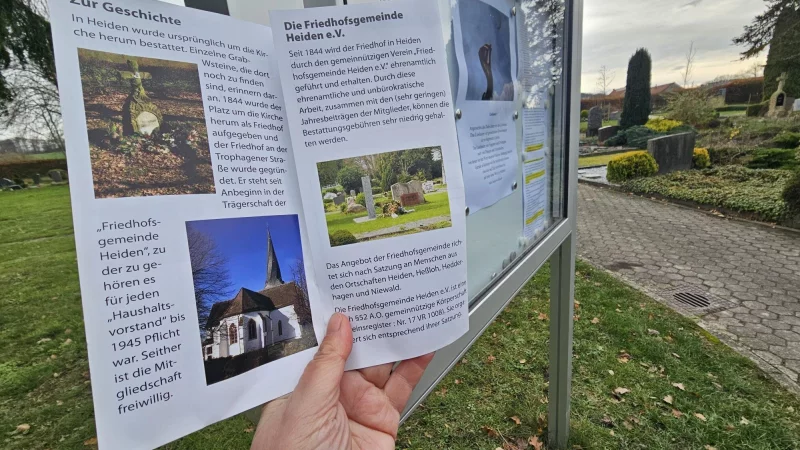 Der Friedhof in Heiden wird von der Friedhofsgemeinde e.V. getragen und ist sehr gepflegt. F&uuml;r J&uuml;rgen M&ouml;lling hat der Ort des Gedenkens einen bitteren Beigeschmack: Der Grabstein ist von der Liegest&auml;tte seines Vaters verschwunden. - &copy; Astrid Sewing