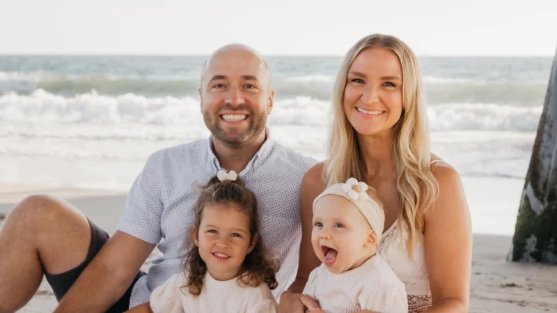 Am kalifornischen Strand: Familie Kutz mit Tobias und Juli und den T&ouml;chtern Hailey und Zoe. - &copy; Familie Kutz