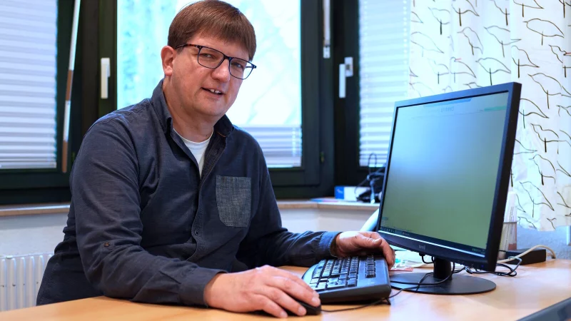 Marcus Heidemann ist im Bundes- und Landesvorstand des Berufsverbandes der Kinder&auml;rzte. Politisch setzt er sich f&uuml;r eine Verbesserung des Gesundheitssystems ein, f&uuml;r seine eigene Praxis muss er angesichts dieses Systems drastische Entscheidungen treffen. - &copy; Peter Unger