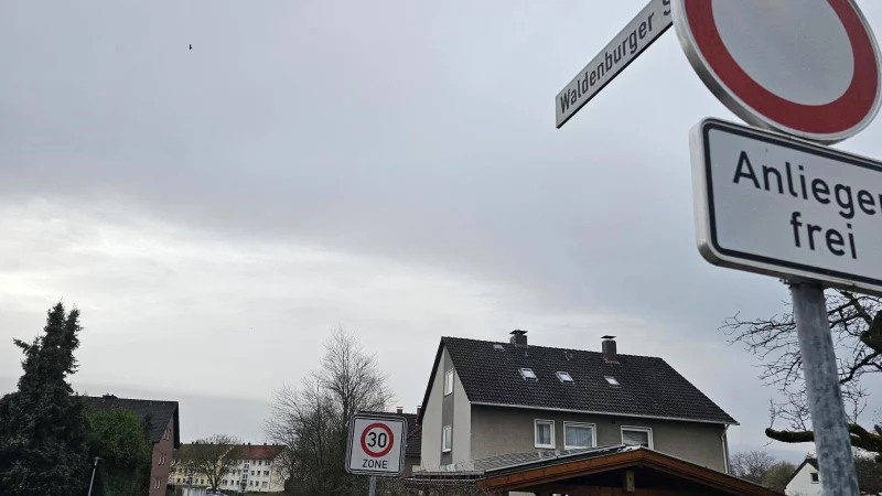 Als die Schötmarsche Straße saniert worden ist, wurde auch die Waldenburgerstraße angepackt. Im Nachhinein sollen die Anlieger zahlen. Darüber gab es zunächst Streit, mittlerweile sind laut Stadt alle Klagen zurückgezogen worden. - © Astrid Sewing