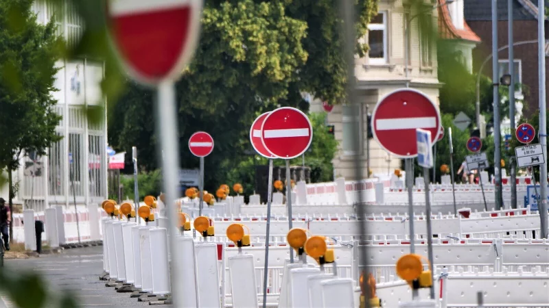 Die Lagesche Straße ist wegen Bauarbeiten derzeit eine Einbahnstraße. - © Jörg Hagemann