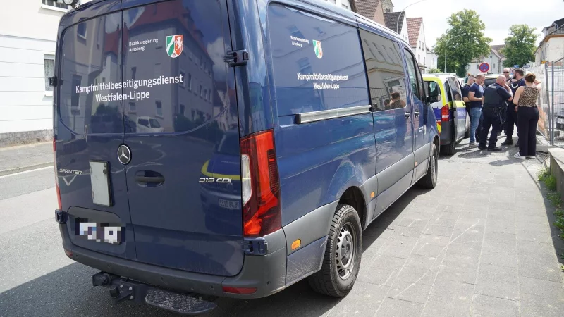 Am Paderborner Querweg wurde bei Schachtarbeiten einer M&ouml;rsergranate gefunden. - &copy; Felix Schwien