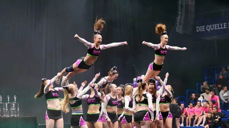 Die Royal Crystals aus Lemgo gewannen die Kategorie Senior AllGirl Cheer Level 3. - © Jörg Hagemann