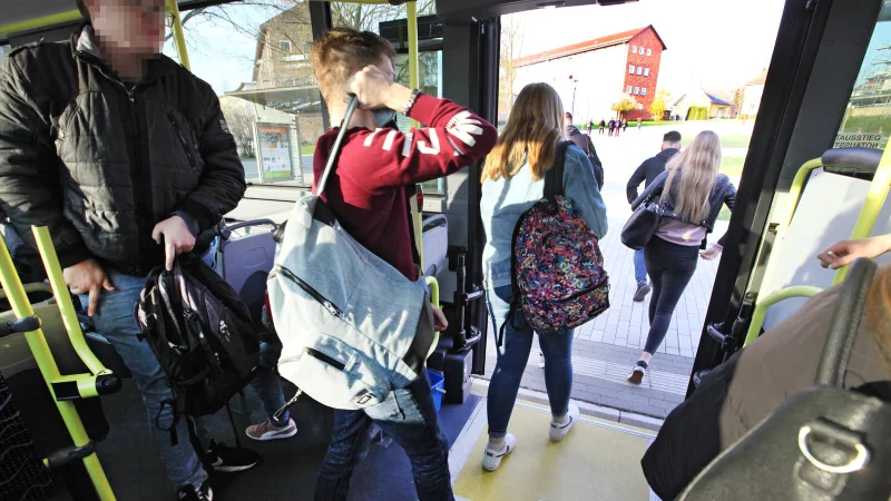 Alle Schüler der Jacobischule erhalten für den Weg zur Schule weiterhin eine Fahrkarte, die in ganz Westfalen-Lippe gilt. Die können sie auch in der Freizeit nutzen. - © Vera Gerstendorf-Welle/Archivfoto