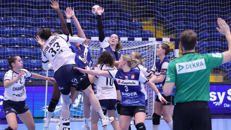 F&uuml;r die HSG Blomberg-Lippe, hier Nieke K&uuml;hne beim Blockversuch im Spiel gegen Chambray Touraine, geht es in der European League in Ungarn weiter. - &copy; Paul Cohen