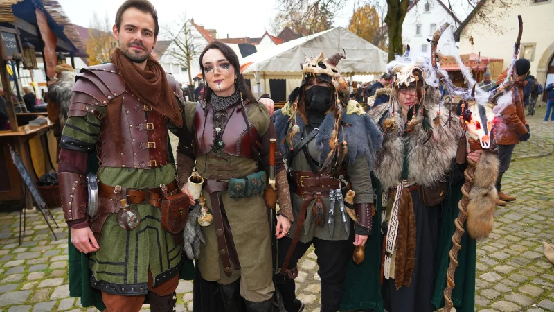 Gewandete haben beim "Brimborium" freien Eintritt. - © Martin Postert