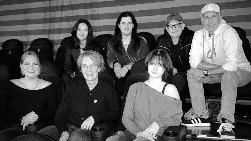 The Time Bandits: (hinten von links) Aimee Tiamson, Michal Pogodzinski, Jan Gerth und Stephan Otters sowie (vorne von links) Sina Justen, Antje Pentinghaus und Charlotte Holzh&uuml;ter. - &copy; Musikschule Bad Salzuflen