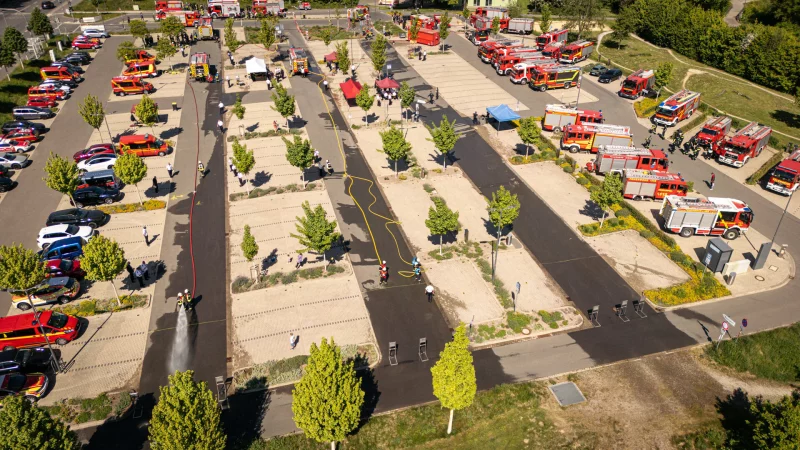 Eine große Übungsarena: Rund 800 Feuerwehrleute aus dem gesamten Kreis Lippe traten beim diesjährigen Leistungsnachweis an. - © Freitag TV