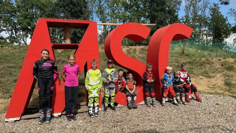 Auch junge Motorradfahrer waren beim Spendenmarathon in Wüsten dabei. - © MSC Wüsten