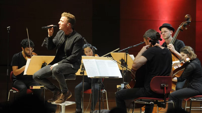 Joris steht mit dem Takeover-Ensemble im neuen Jahr in der Stadthalle Detmold auf der B&uuml;hne. Das Konzert gilt einer H&ouml;hepunkte im Veranstaltungskalender. - &copy; Sven Thielmann