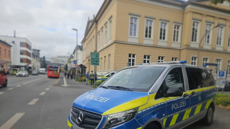 Die Sicherheitsvorkehrungen am dritten und letzten Prozesstag zum Mordfall Bachstraße sind am Freitag besonders hoch gewesen. - © Janet König