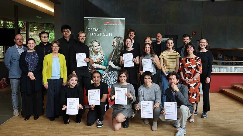 Teilnehmer und Jury des Hochschulwettbewerbs "Playground" bei der Preisverleihung. - &copy; HfM Detmold/Plettenberg