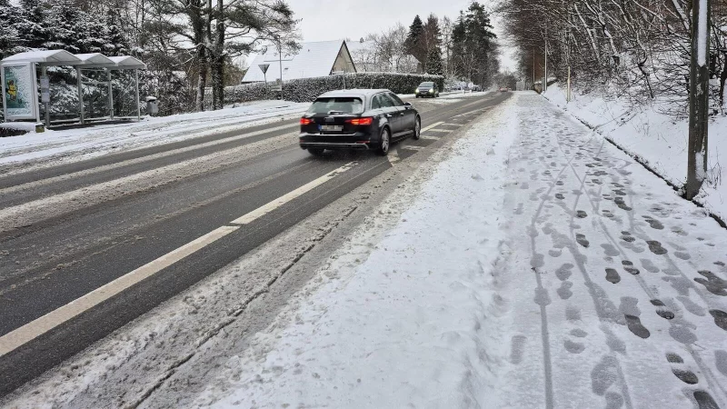 Rutschige Stra&szlig;en sorgen f&uuml;r stockenden Verkehr - und ausfallende M&uuml;llabfuhr. - &copy; Lorraine Brinkmann