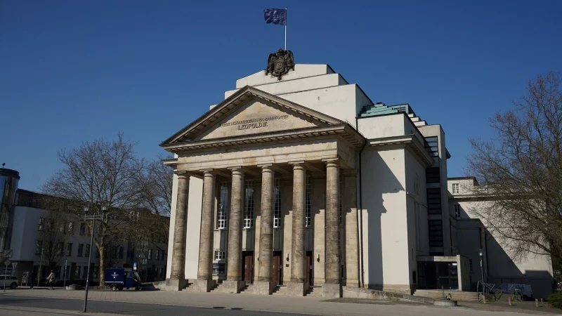 Der "Teenclub" des Landestheaters zeigt das St&uuml;ck Die Nacht so gro&szlig; wie wir nach einem Jugendroman von Sarah J&auml;ger im Jungen Theater an der Detmolder Bahnhofstra&szlig;e. - &copy; Landestheater