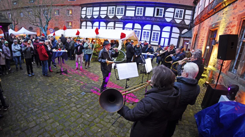 Die Sandebecker Jagdhornbl&auml;ser treten beim Burghoffest auf. - &copy; Nicole Ellerbrake