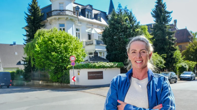 Von außen kennen viele Bielefelder das Geburtshaus an der Wertherstraße 8. Hebamme Meike Horwath (51) hat es vor 20 Jahren gegründet. - © Andreas Zobe