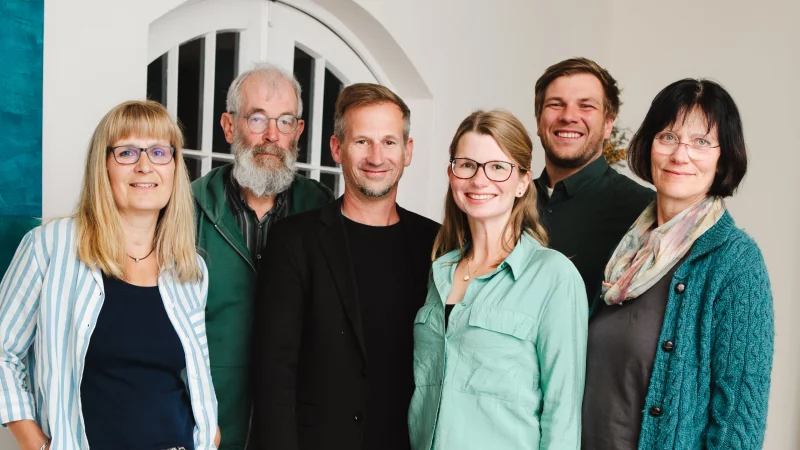 Die Spitzenkandidatinnen und -kandidaten auf der Reserveliste der Blomberger Gr&uuml;nen sind (von links) Eva Pl&ouml;ger, Norbert Petau (Listenplatz 4), Timo Broeker (2), Kathrin Zimmer (1), Heike Niedermeier (3), Marcel Brand (6). - &copy; Lena Gerke