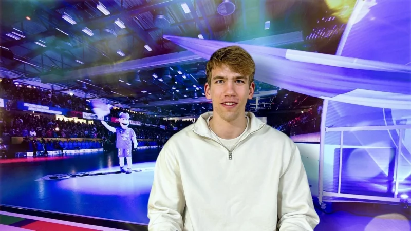 Freut sich schon auf die Atmosphäre in der Phoenix-Contact-Arena: Pavels Valkovskis. - © Lennart Hundermark/Fotomontage Jörg Hagemann