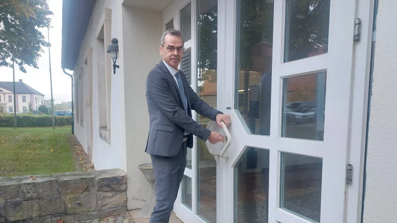 In wenigen Tagen wird Jörg Bierwirth die Rathaustür zum letzten Mal als Bürgermeister hinter sich schließen. Nach zehn Jahren endet nun die Amtszeit des 58-Jährigen. - © Michaela Weiße