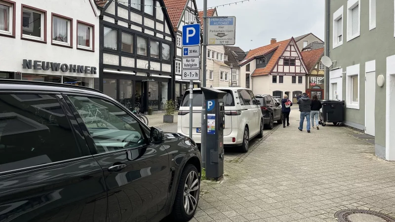 Die Grünen möchten eine autofreie Krumme Straße, um den Parksuchverkehr zu reduzieren. - © Archivfoto: Jana Beckmann