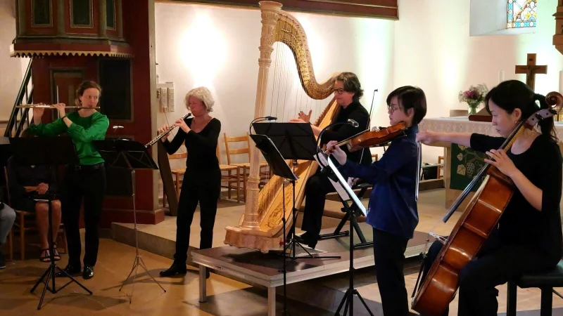 Musik f&uuml;r Spazierg&auml;nger zwischen Mythos und Impressionsimus. Mit Magdalena B&auml;z, Andrea M&uuml;ller, Gerdie Broeksma, Yu-Chi Hua und Soojin Byun (von links). - &copy; Thomas Kr&uuml;gler