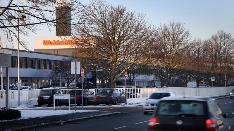 Die Firma Weidm&uuml;ller - hier ein Archivbild vom Standort an der Klingenbergstra&szlig;e - bietet flexible Arbeitszeitmodelle und Homeoffice-Regelungen. Auch bei widrigen Stra&szlig;enverh&auml;ltnissen kommen die ins Spiel. - &copy; Bernhard Preu&szlig;