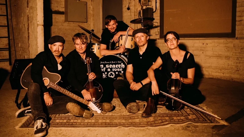 Die Band "In Search of a Rose" spielt Folk-Rock beim "Lippe Open Air"-Neujahrskonzert am Freitagabend in Brake. - &copy; ISOAR