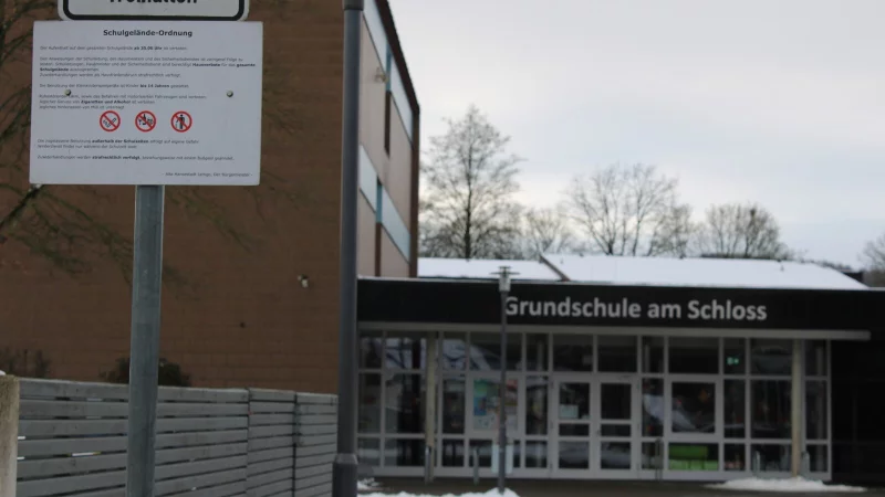 Der Schulhof der Grundschule am Schloss gilt jetzt als &ouml;ffentlicher Spielbereich. - &copy; Raffael Giebel