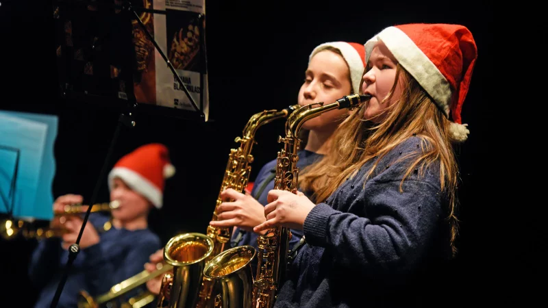 Bl&auml;ser der Klasse 6b unter der Leitung von Johann Rieke. - &copy; Nicole Ellerbrake