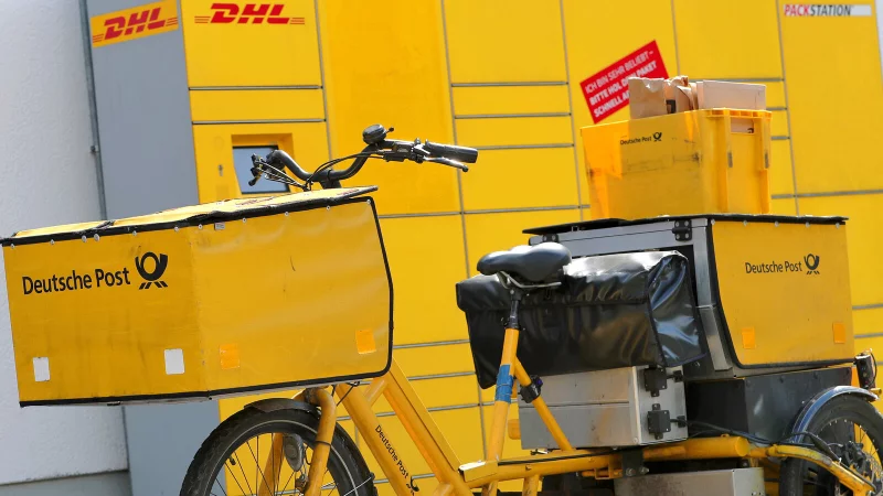 Ein Detmolder verklagt die Deutsche Post, weil sein Iphone verloren gegangen ist. Trotz Transportversicherung steht ihm am Ende kein Geld zu. - © picture alliance / Maximilian Koch