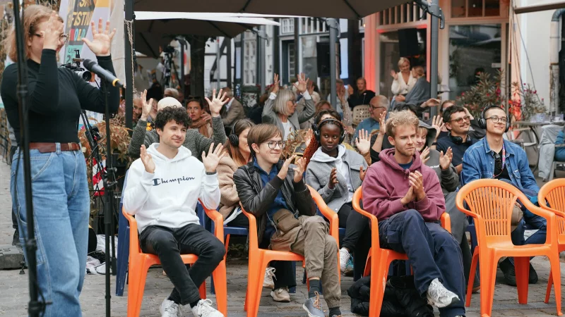 Das "Open-Air-Kino" am Caf&eacute; Cup beim 21. Internationalen Kurzfilmfestival (ISFF) ist gut angekommen. - &copy; Kultur- und Art-Initiative
