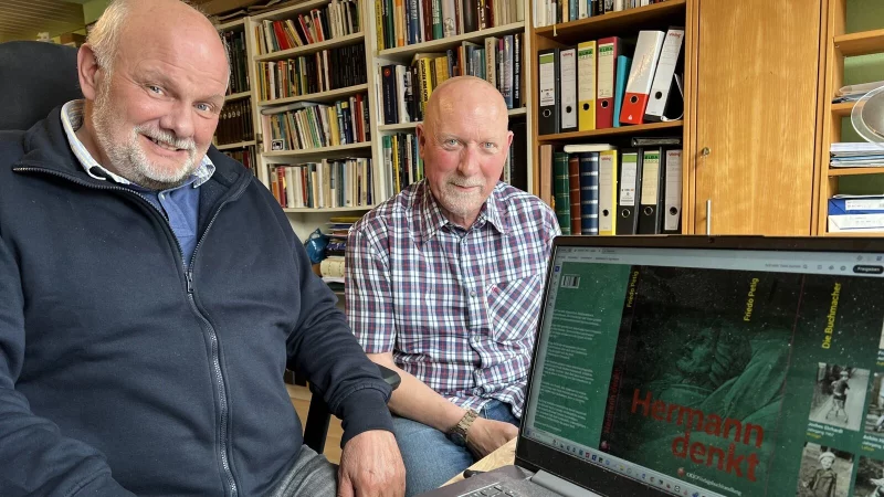 Autor Friedo Petig (links) hat sich f&uuml;r das Buch "Hermann denkt" auch tatkr&auml;ftige Unterst&uuml;tzung bei Historiker Franz Meyer geholt. - &copy; Seda Hagemann