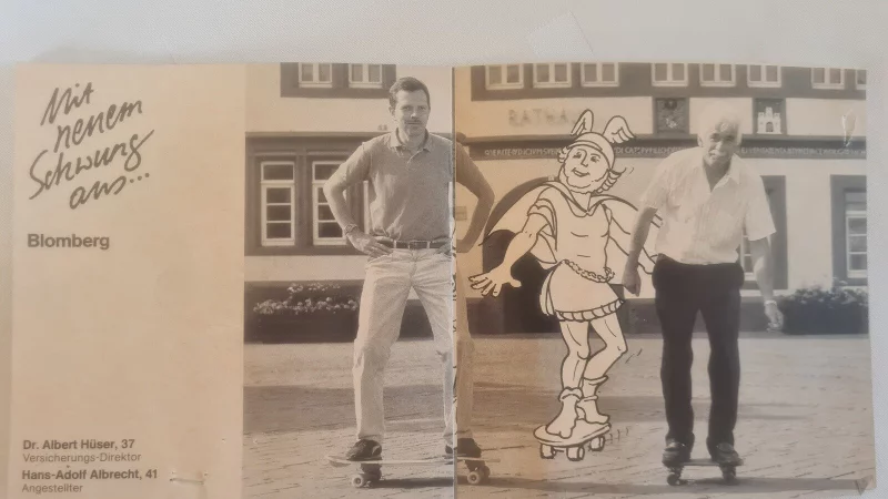 Kreativ kam die Wahlwerbung der FDP für die Kreistagswahl in Lippe daher. Die Montage zeigt den damals 37 Jahre alten Dr. Albert Hüser und den vier Jahre älteren Hans-Adolf Albrecht vor dem Blomberger Rathaus auf Skateboards unter der Überschrift: "Mit neuem Schwung aus Blomberg". - © Repro: Marianne Schwarzer