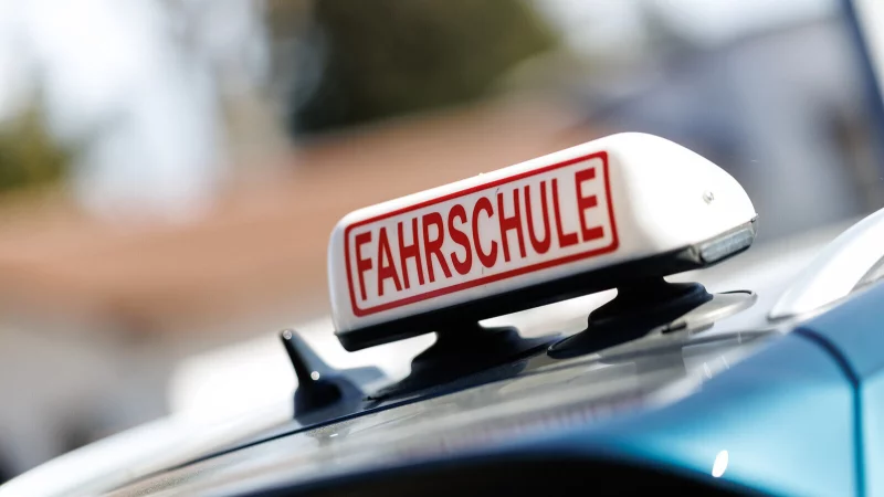 Anmeldezahlen f&uuml;r den Pkw-F&uuml;hrerschein gehen sp&uuml;rbar zur&uuml;ck. - &copy; picture alliance / dpa