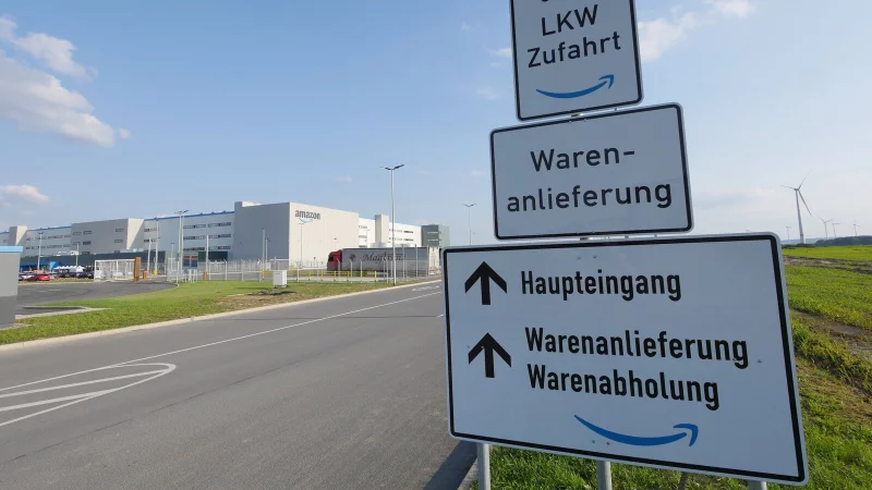 Das Amazon-Logistikzentrum "PAD2" ist das größte Unternehmen im Industriepark Lippe bei Belle. - © Jost Wolf