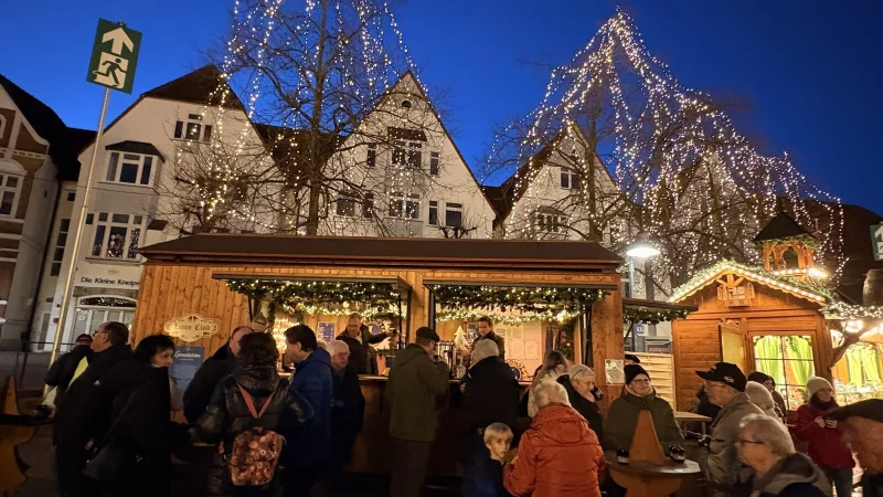 Der Gl&uuml;hweinstand der Lions auf dem Salzhof ist meist gut besucht. - &copy; Melanie Meyer