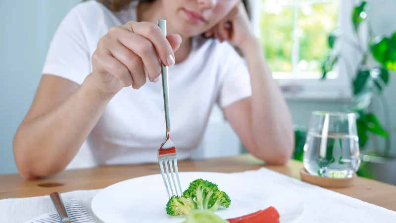 Wenn selbst das Brokkoli-R&ouml;schen zu viel sein kann: Die Therapie einer Essst&ouml;rung dauert Jahre. - &copy; stock.adobe.com