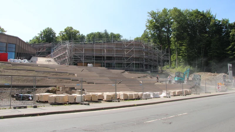Das neue Eingangs- und Ausstellungsgebäude an der Paderborner Straße nimmt immer mehr Form an. - © Jana Beckmann