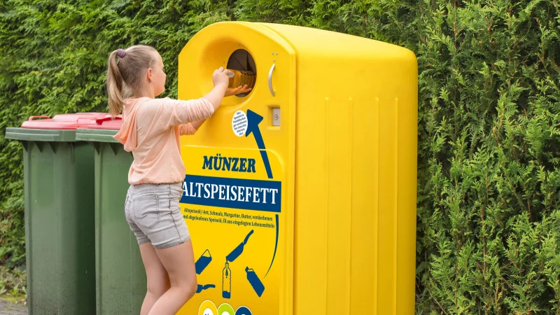 Solche Container f&uuml;r altes Speisefett und -&ouml;l will eine Firma in Lemgo aufstellen. - &copy; Achromatic Photography