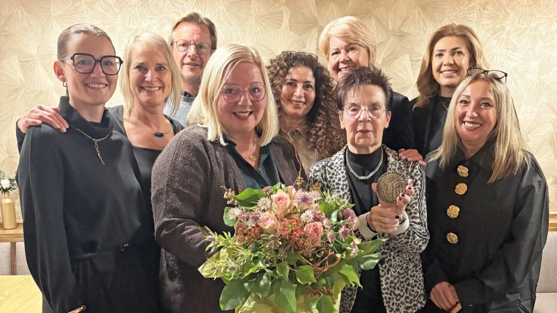 (von links): Gina Hanning, Heike Eckhoff, Torsten Stövesand, Andrea Hegerbekermeier (Geschäftsführerin Kreishandwerkerschaft Paderborn-Lippe), Gonül Inceer, Heike Klaas (Obermeisterin), Christel Stövesand, Anna Leimann, Encarna Miralles. - © Kreishandwerkerschaft Paderborn-