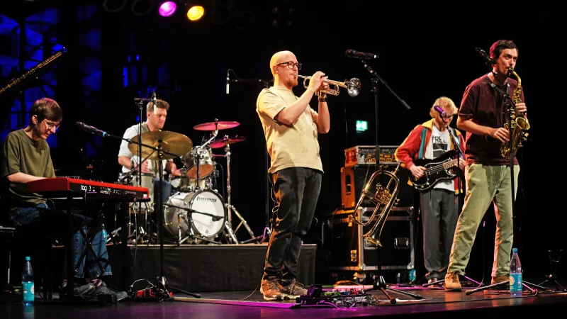 Die Band "Hans im Glück" hat im Detmolder Sommertheater ein emotionales Abschiedskonzert gegeben. - © Nicole Ellerbrake