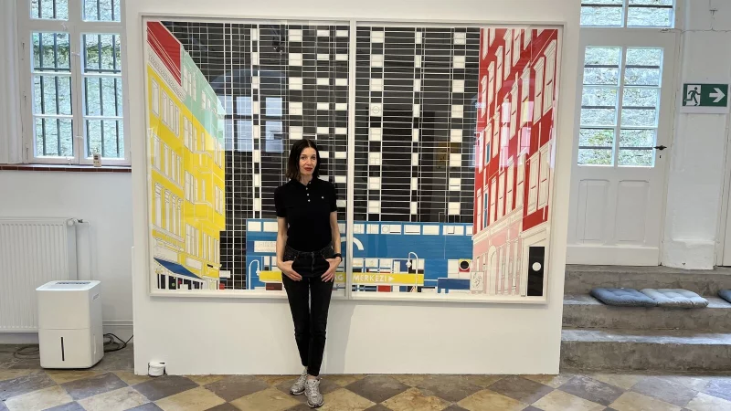 Marion Eichmann vor ihrer Ansicht vom Kottbusser Tor. - &copy; Jana Beckmann