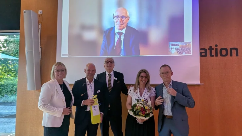 Svenja Jochens (von links), Oliver Voßhenrich, Volker Steinbach, Melanie Lehmann und Andreas Henkel sowie Peter Adrian per Video haben über Chancen und Wünsche der Wirtschaft gesprochen. - © IHK Lippe