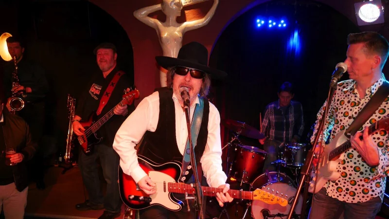 Bei der letztjährigen Ohrenschmaus-Auflage spielte unter anderem die Bluesband "Special Offer" um Frontmann Andreas Offer im Kaiserkeller auf. - © Archivfoto: Thomas Krügler