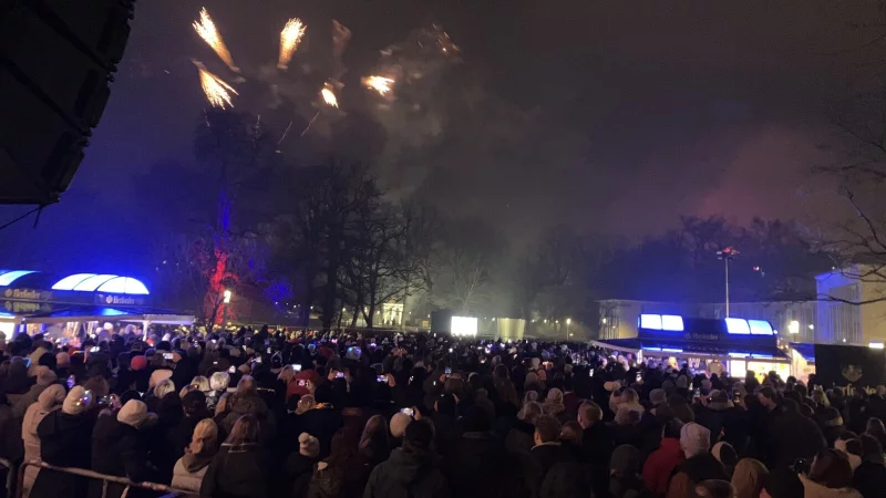 Im Kurpark von Bad Salzuflen fand zu Silvester ein professionelles Feuerwerk statt. Dieses war gestattet. - &copy; Stadt Bad Salzuflen/Eventmanagement