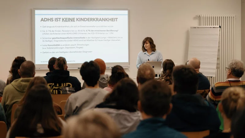 Mit dem Thema ADHS bei Erwachsenen stieß Mara Pairan in Lemgo auf reges Interesse. Die VHS hatte die Psychotherapeutin eingeladen. - © VHS Detmoldl Lemgo