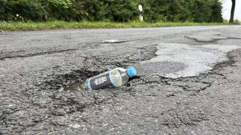 Eine in Teilen abenteuerliche Piste ist die Lemgoer Straße stadtauswärts in Bad Salzuflen. - © Sven Kienscherf