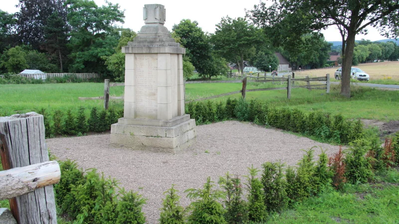 Das Ehrenmal in Müssen wurde ringsherum bereit erneuert und aufgewertet. - © Archivfoto: Cordula Gröne
